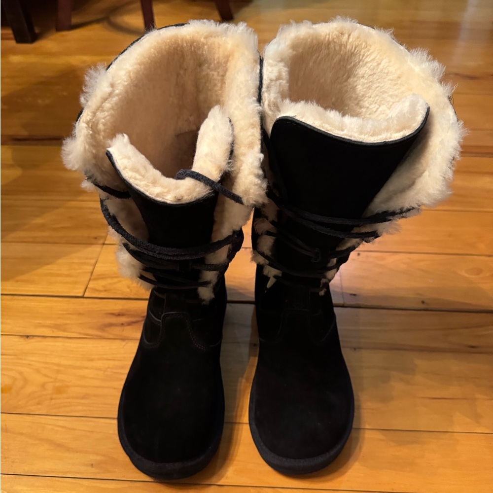 UGG Whitley lace up boots black  39 or 8.5